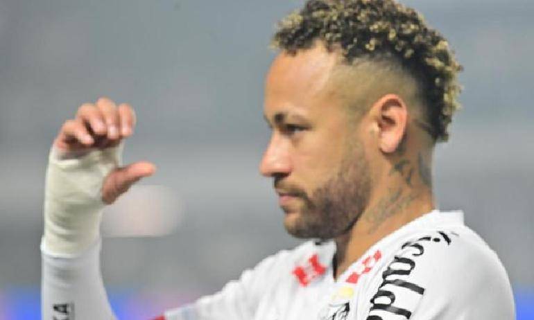 AG博彩-内马尔重伤仍奋战，巴黎主帅称赞其勇气