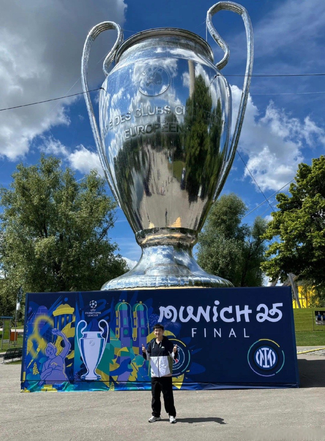 拜仁慕尼黑重返榜首，夺得联赛冠军(拜仁慕尼黑提前夺冠)